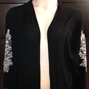 Torrid Black Kimono Wrap with white flower detail